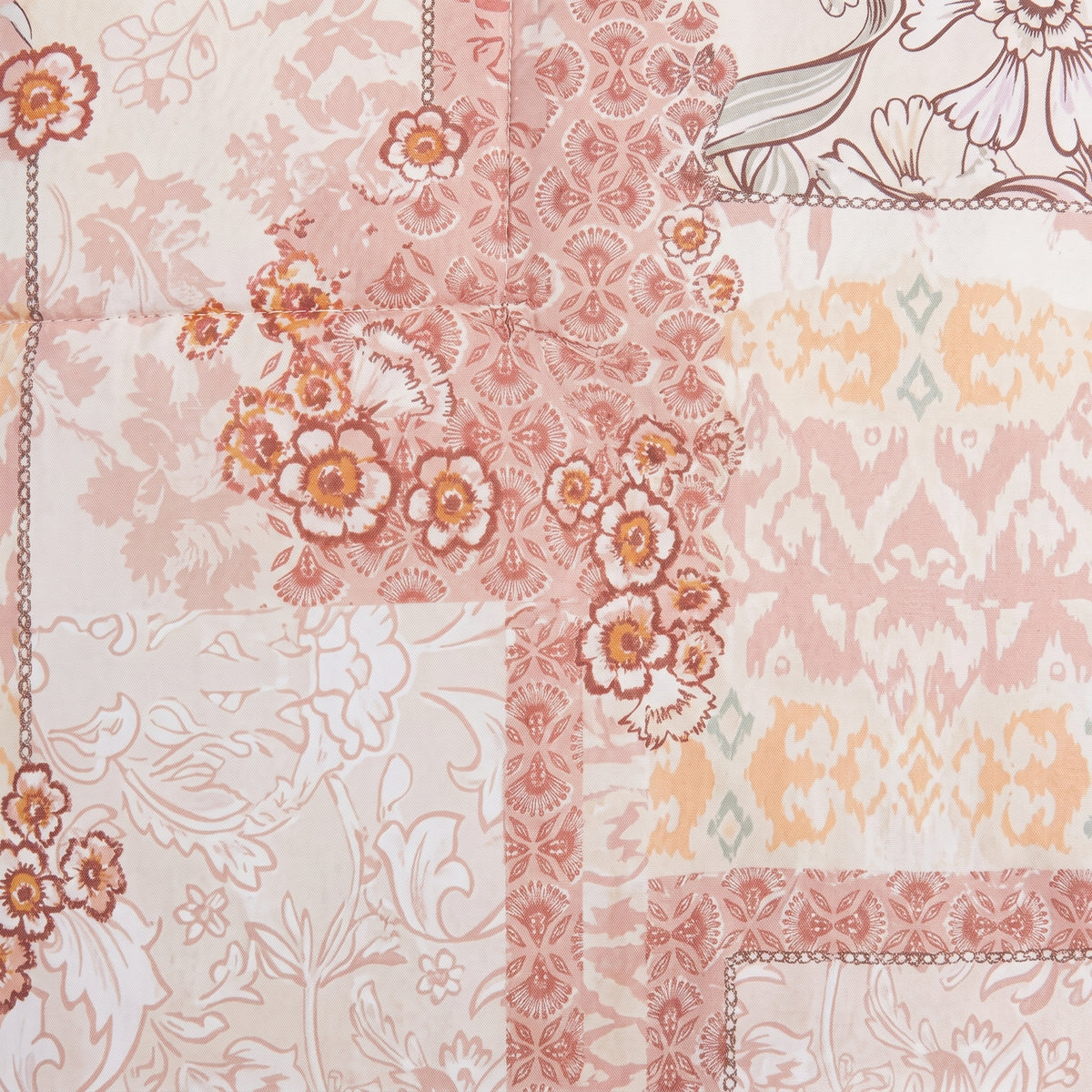 Motif patchwork floral et cachemire rose et corail Camille, gros plan
