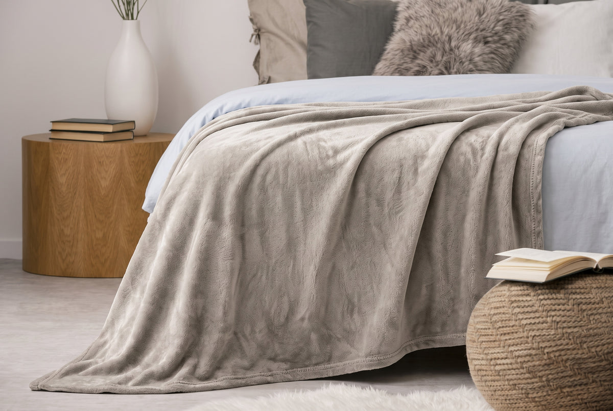 Flannel Blanket in Taupe, lifestyle
