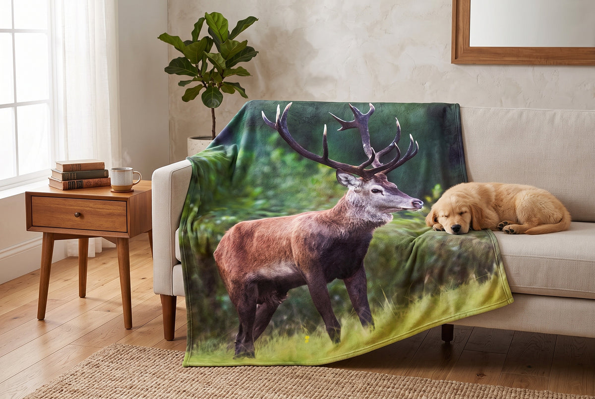 Couverture minky, 48 x 60 po, imprimé cerf, mise en situation
