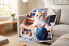 Couverture sherpa, 48 x 60 po, imprimé chat et pelote de laine, mise en situation