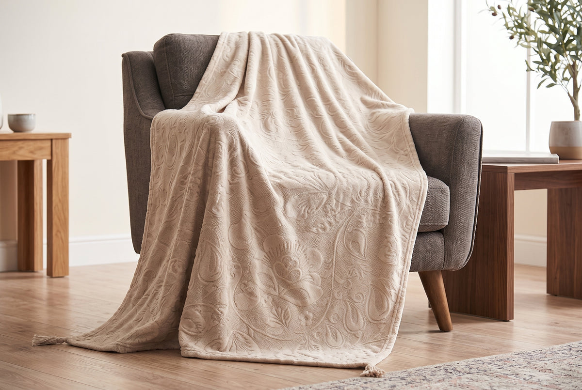 Couverture en flanelle gaufrée, sable, dans un décor