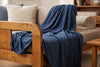 Couverture en flanelle gaufrée, indigo, dans un décor