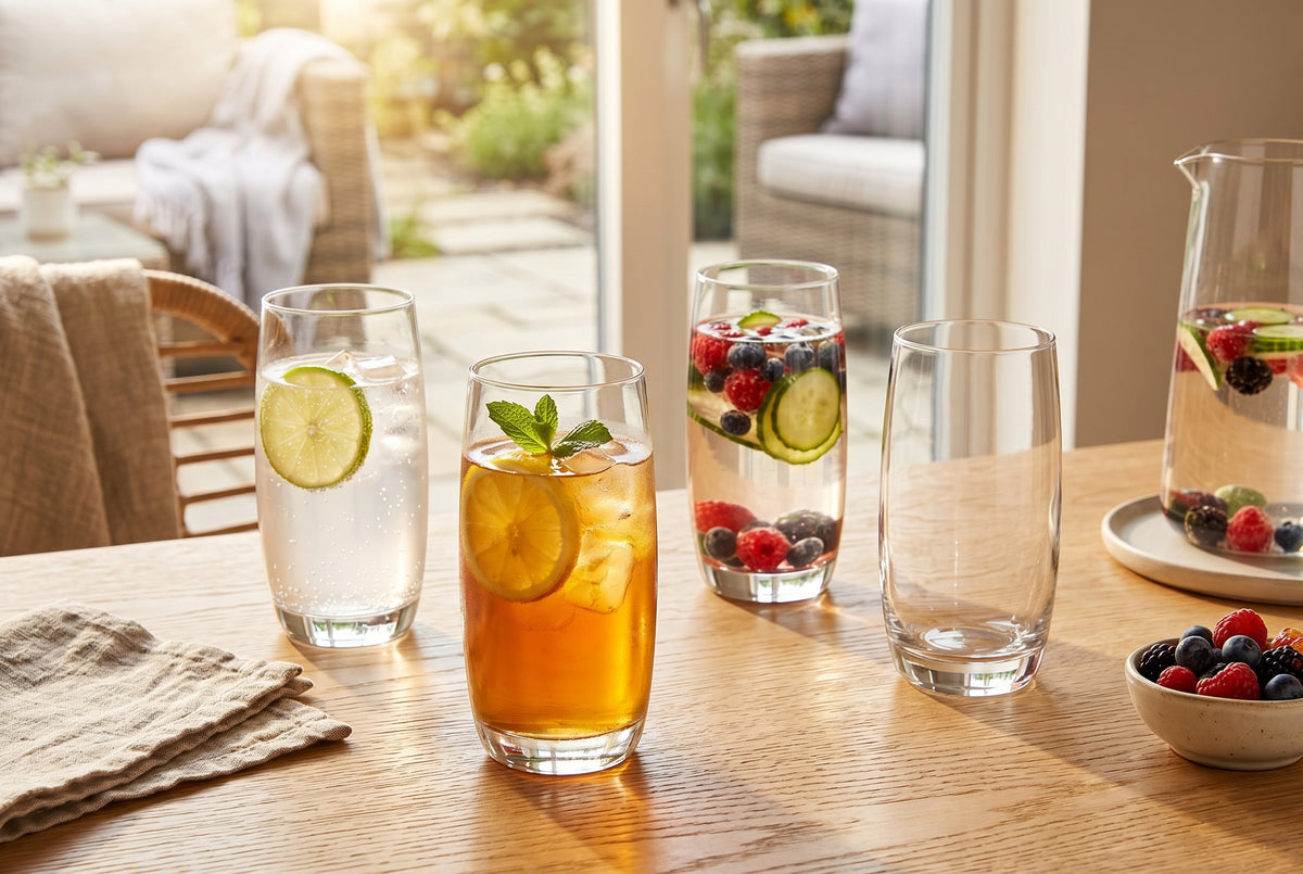 Verres highball dans un décor
