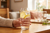 Verres highball dans un décor