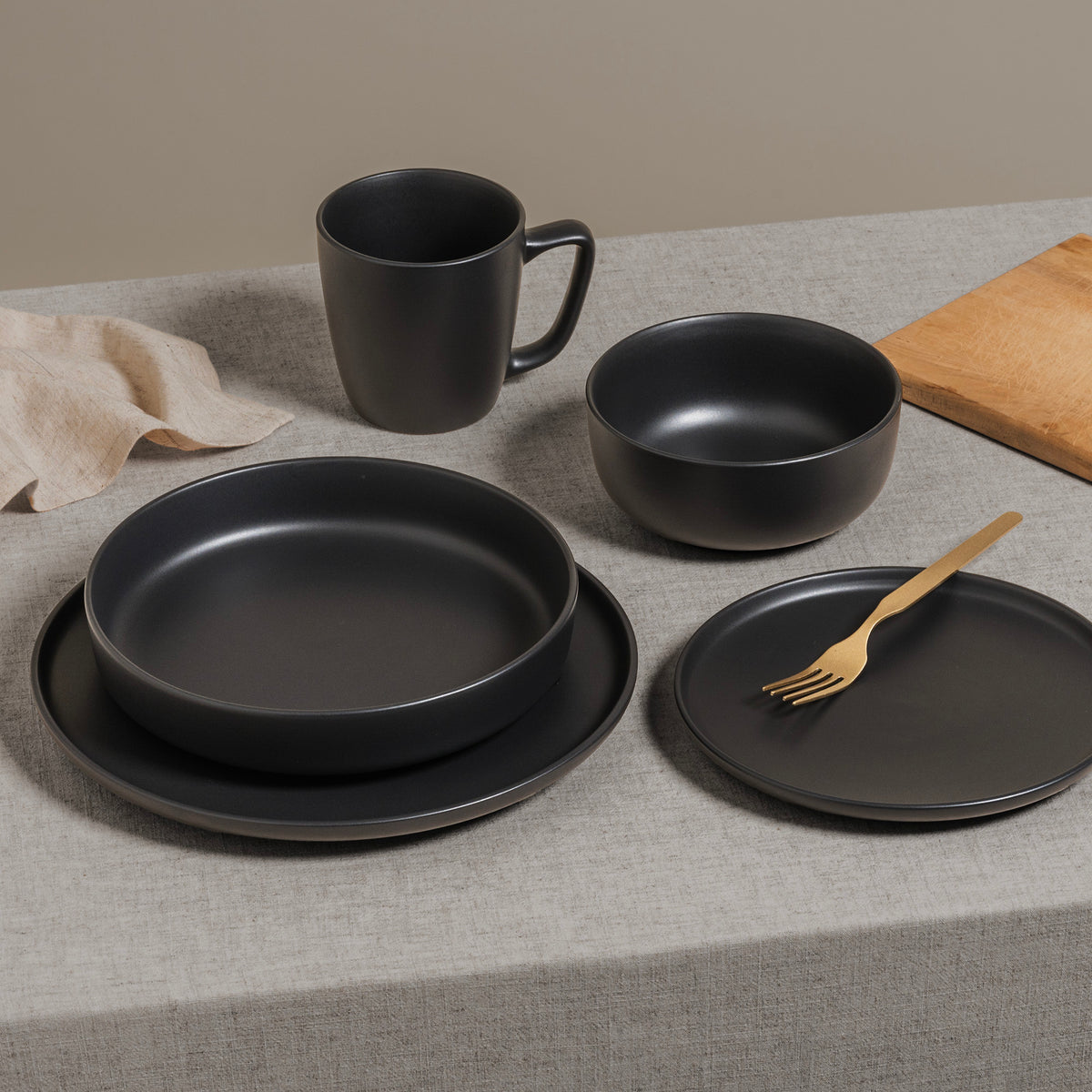 Dinner Plates, Set of 4, Stoneware, 26.5 cm (10.4 in), Matte Black – view 6