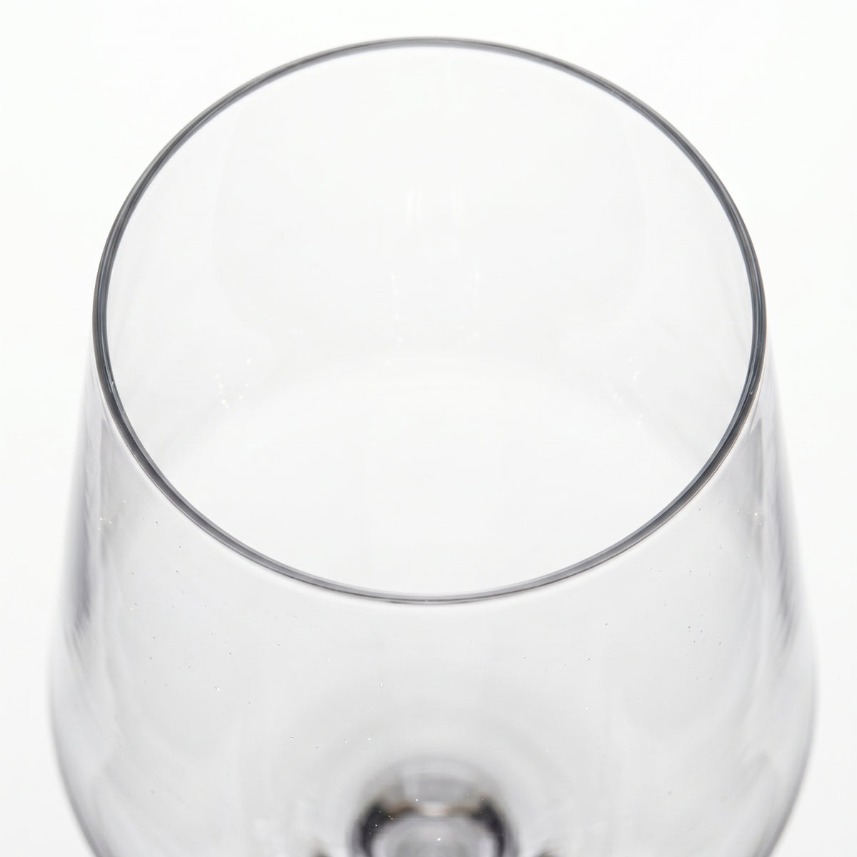 Red Wine Glasses Bolero in a styled setting