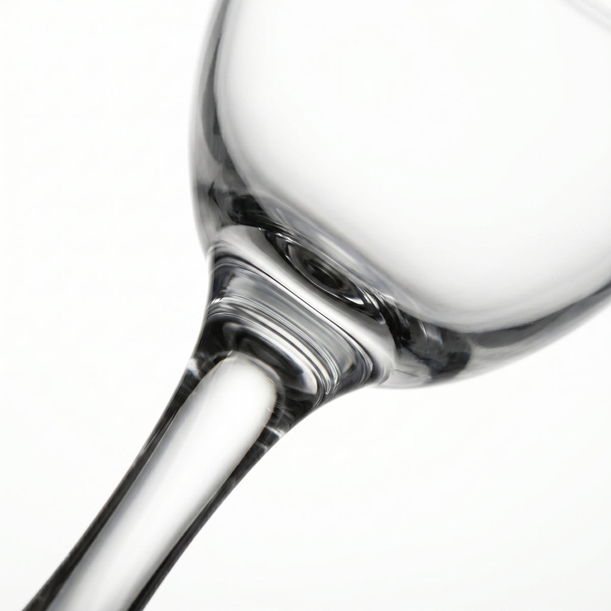 Coupes à vin dans un décor