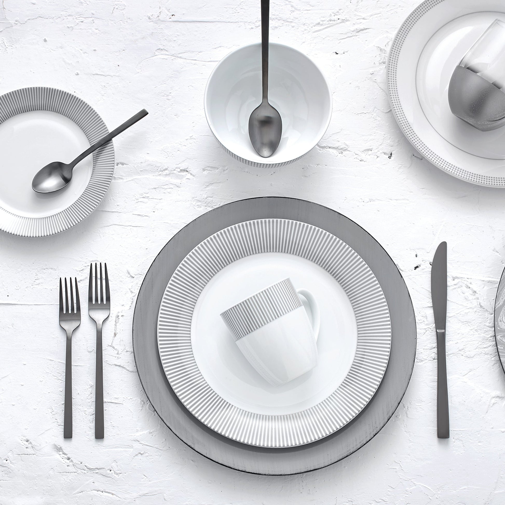 Dinnerware Set Round Rim 16 Piece Grey Lines, Service for 4 - DecoElegance - Dinnerware Set